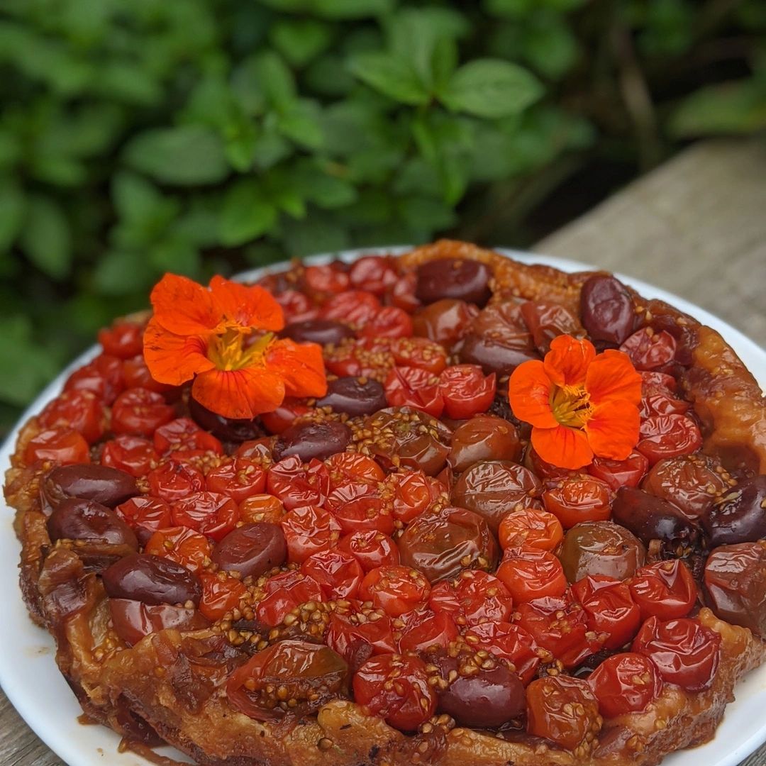 Caramelized tomato tart with nasturtium flowers